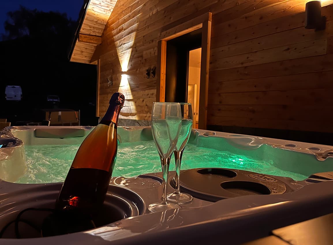 Jacuzzi privatif des gîtes Cosy Alpes
